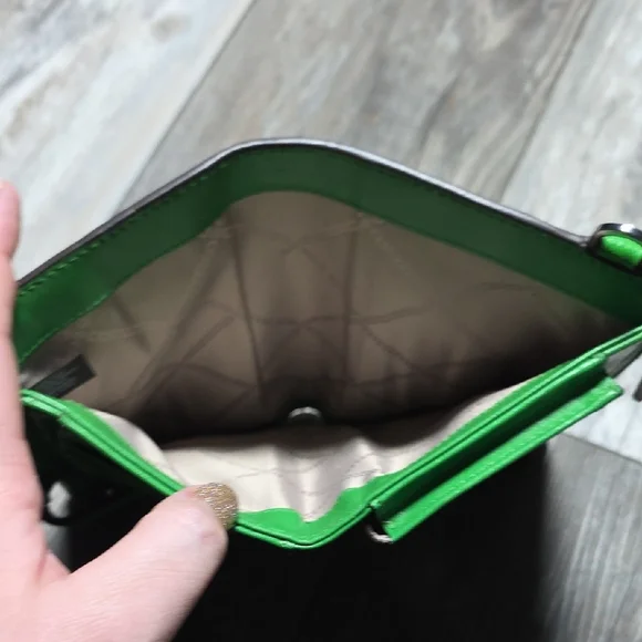 SOLD - Michael Kors | Pebbled Jet Set Travel Large Double Zip Wristlet Wallet - Picture 3 of 11